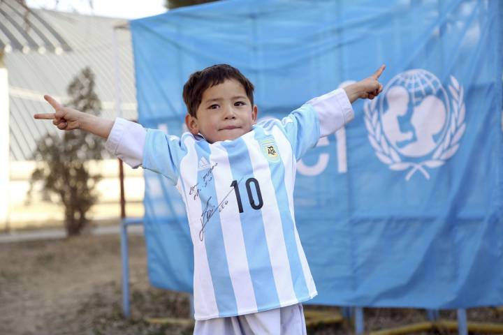 Messi replaces Murtaza's plastic jersey with the real thing