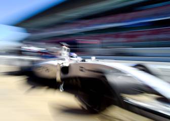Bottas pips Hamilton to top testing times