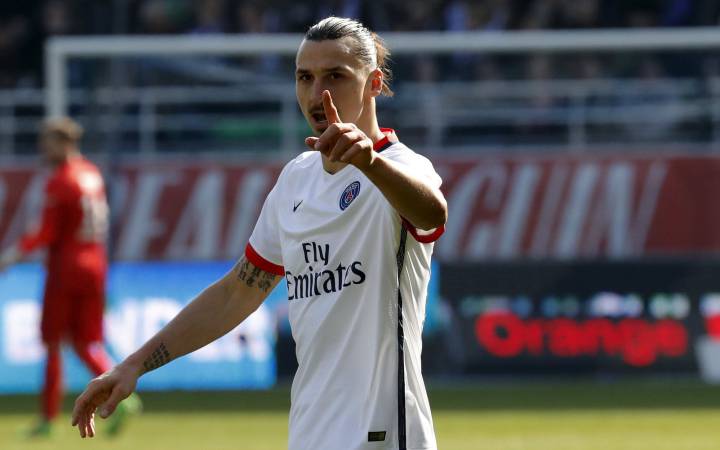 Psg Ligue 1 Replace The Eiffel Tower With A Statue Of Me