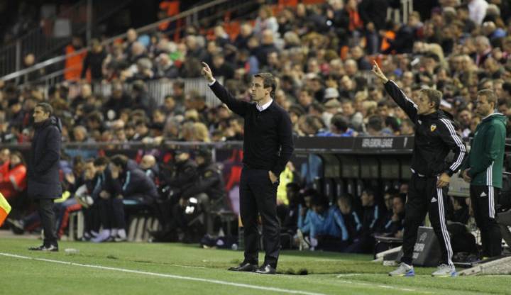 Valencia fans urge 'donkey' Neville to go in Celta defeat