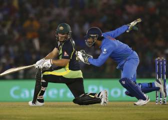Australia set India target of 161 for semi-final place