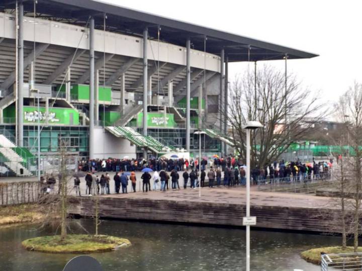 Massive queues in Wolfsburg as fans snap up last UCL tickets