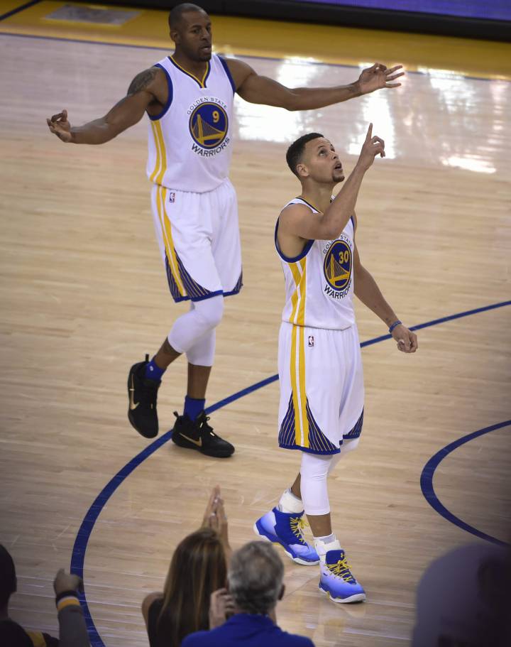 Nba Warriors Beat Grizzlies And Overtake Bulls 72 Game Record