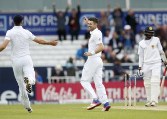 Anderson guides England to innings win over Sri Lanka