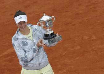 Muguruza beats Williams to win Roland Garros