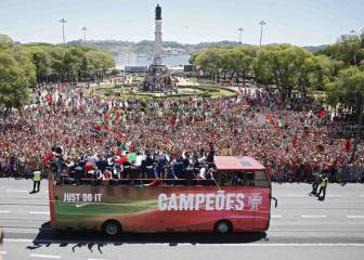 Portugal's Euro 2016 homecoming parade in pictures