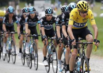 Froome stretches lead despite crash as Bardet takes stage
