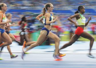 Almaz Ayana demolishes 23-year-old world record