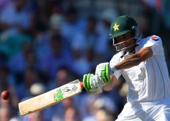 Pakistan in driving seat after Younus hits 218 at the Oval