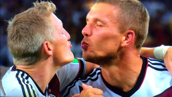 Risultato immagini per football kisses