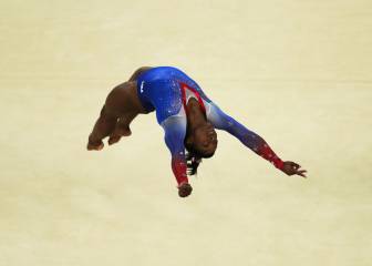 Four-gold Biles to carry US flag at Rio closing ceremony