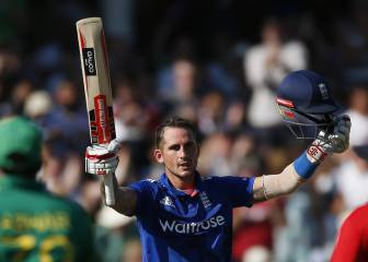 England set new one-day record of 444