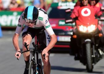 Froome storms to time trail win to slice Quintana’s lead