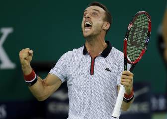Djokovic stunned by Bautista Agut in Shanghai semis