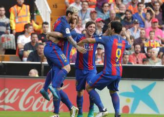 Last-minute Messi penalty gives Barça win in Mestalla thriller