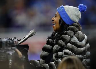 Aretha Franklin sings US anthem and Twitter reacts