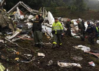 Plane carrying Brazilian team Chapecoense crashes in Colombia