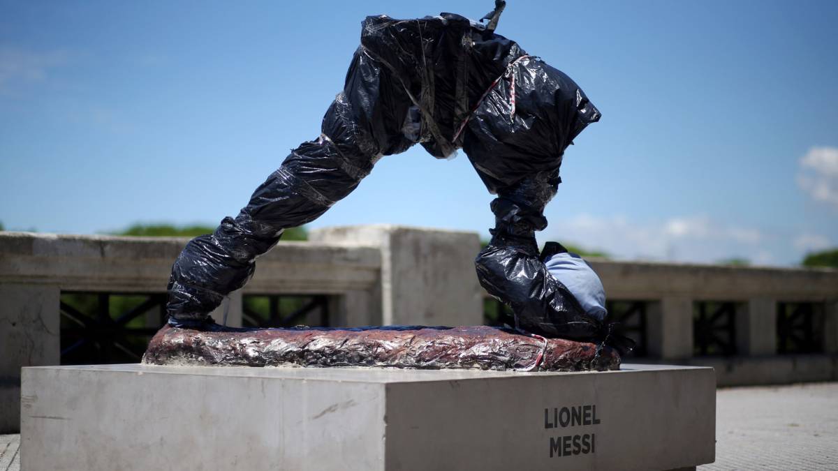 Messi statue 'decapitated' in Argentina - AS.com