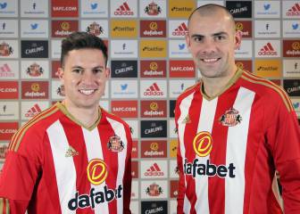 Sunderland seal signing of Everton pair Gibson and Oviedo