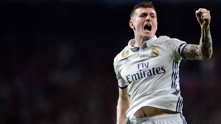 Real Madrid's German midfielder Toni Kroos celebrates a goal during the UEFA Champions League round of 16 first leg football match Real Madrid CF vs SSC Napoli