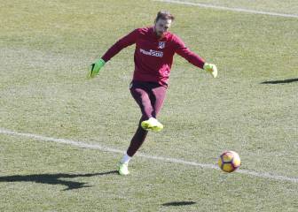 Atletico Madrid - Barcelona team news: Oblak, Godin and Rafinha start