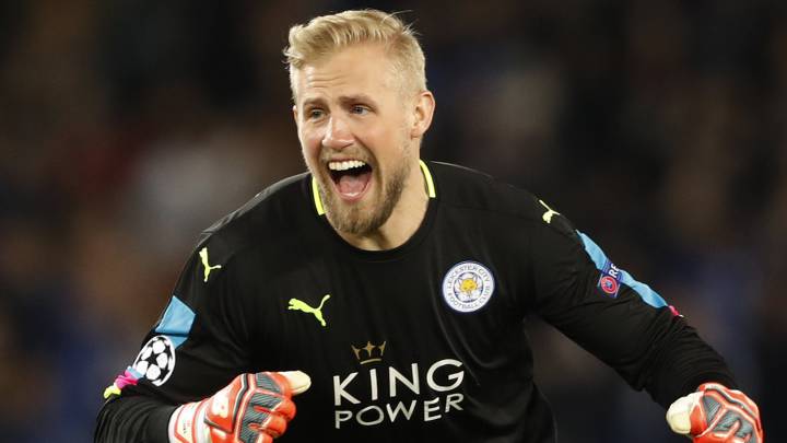 Leicester City's Kasper Schmeichel celebrates after Wes Morgan scores their first goal