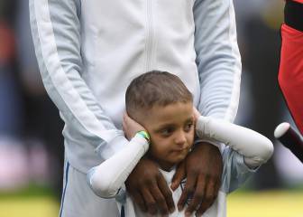 Bradley Lowery leads out England at Wembley...with Defoe