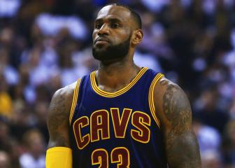 LeBron leads Cavs again, Spurs edge past Rockets