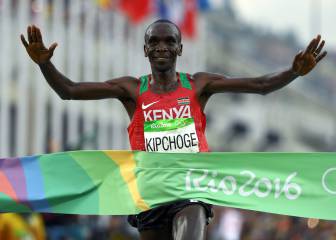 Kipchoge narrowly misses two-hour Monza marathon attempt