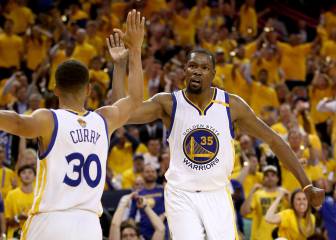 Warriors take 2-0 lead as Durant does it all in Game 2