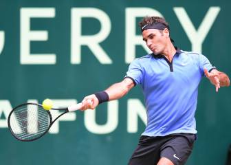 On fire Federer strolls into Halle semis for the 13th time