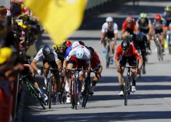 Sagan kicked out of 2017 Tour after Cavendish elbow