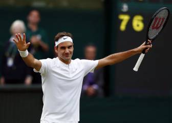 Federer and Djokovic march on at Wimbledon
