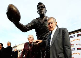 Tributes flood in for All Blacks great Sir Colin Meads
