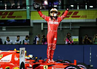 Vettel nicks pole in Singapore with stunning qualifying lap
