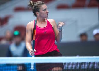 Halep closes on Muguruza's top spot with Beijing bashing
