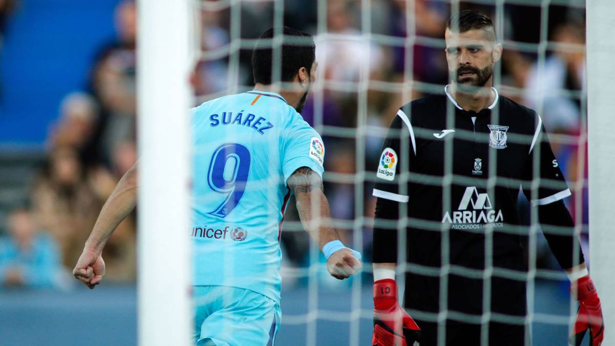 Suárez celebrates his second goal in Cuellar's face [아스] 두 번째 골을 터뜨리고 상대 골키퍼를 도발한 수아레즈