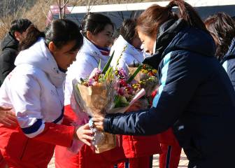 North Korean women’s ice hockey players arrive in the South