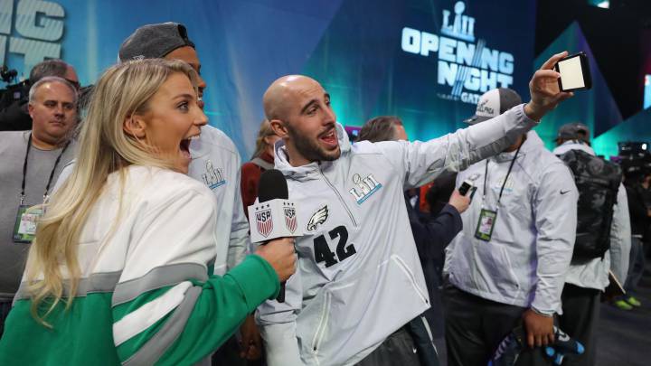 Ertz's soccer world champion wife in the spotlight ahead of Super Bowl