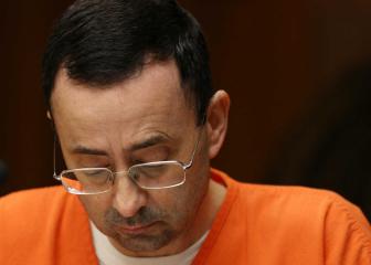 Victims' father tries to attack Larry Nassar during sentencing hearing