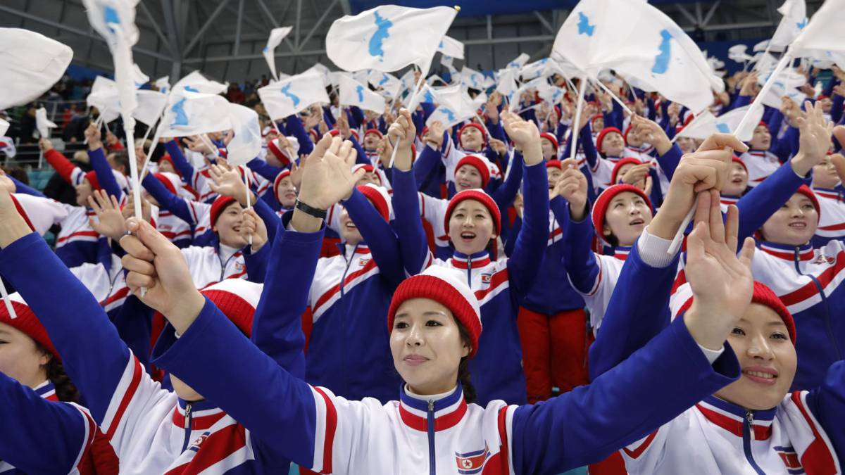 North Korean cheerleaders appear at South Korean-Czech ...