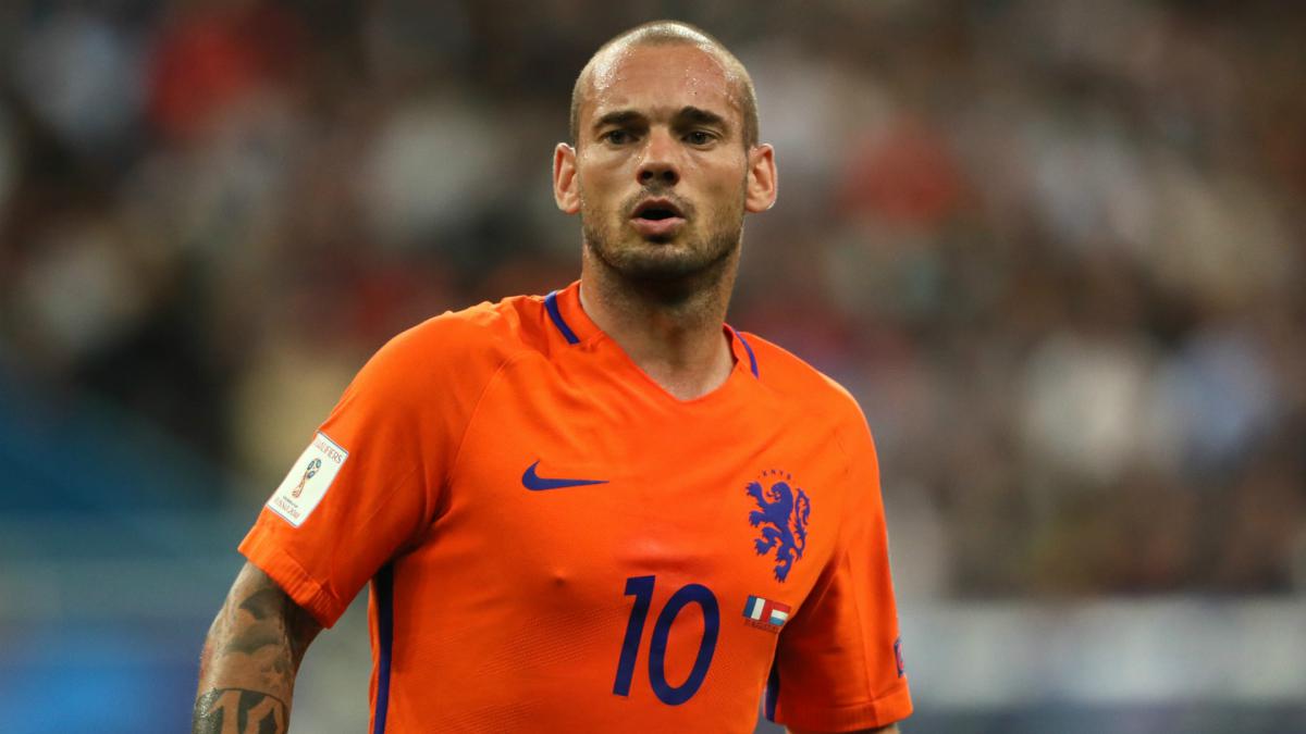 Sneijder retires from Netherlands duty after Koeman meeting