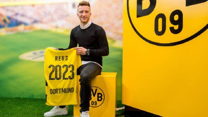 Reus signs new Dortmund deal