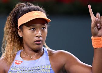 Japanese sensation Osaka blitzes Halep en route to decider