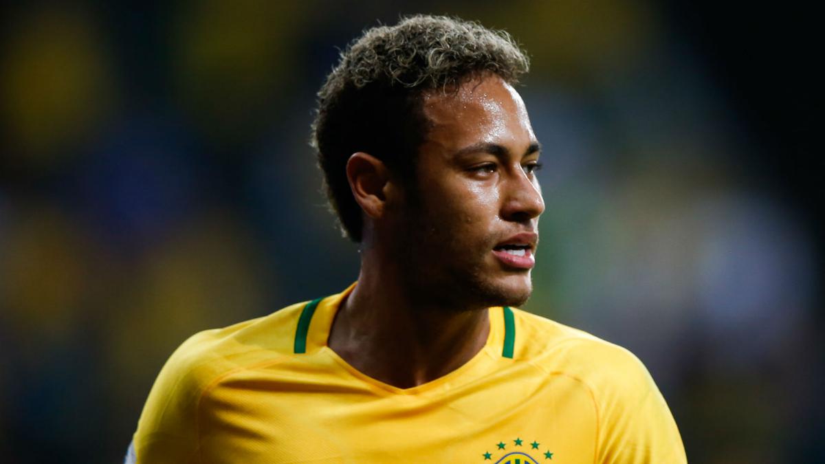 roberto carlos declares neymar and brazil the world cup favourites