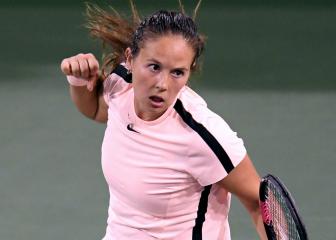 Defending champion Kasatkina through, Muguruza rolls on