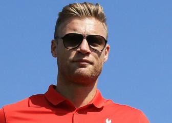 Flintoff buys £100,000 car, struggles to fit inside