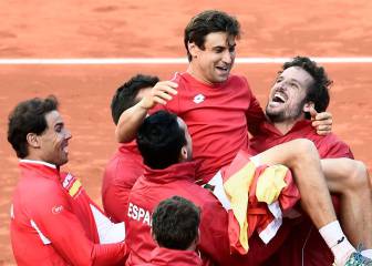 Spain launch comeback to reach Davis Cup semis