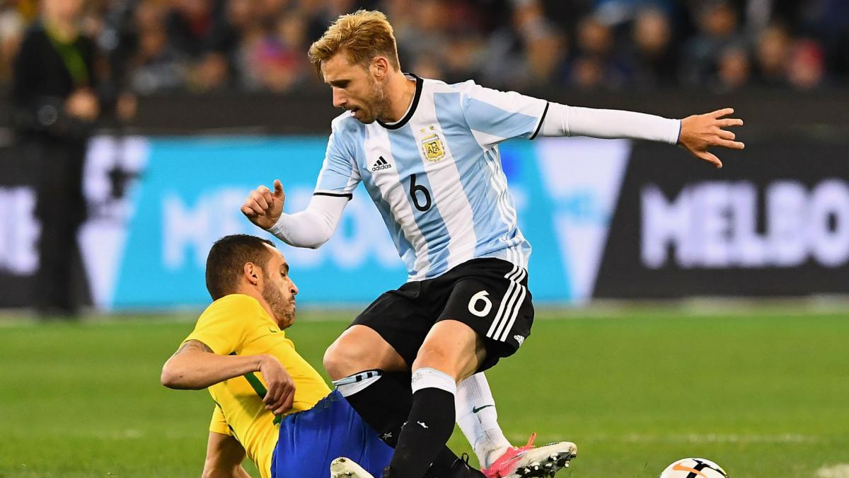 Argentina midfielder Biglia suffers 'severe' back injury in Milan defeat