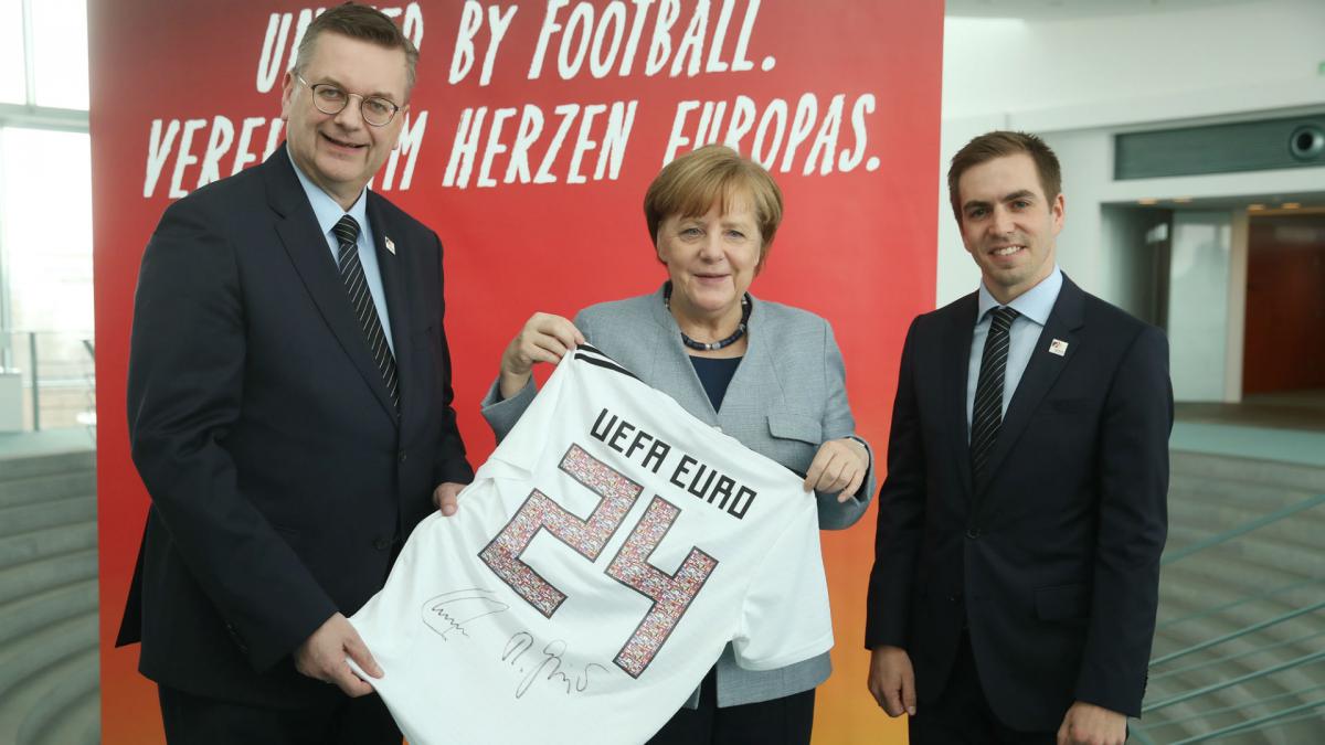 Germany submits Euro 2024 bid dossier